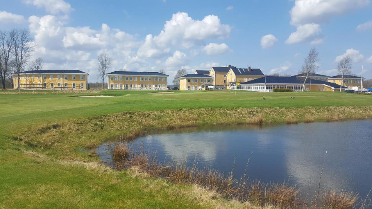 Melleruds Golfklubb Bed & Breakfast Extérieur photo