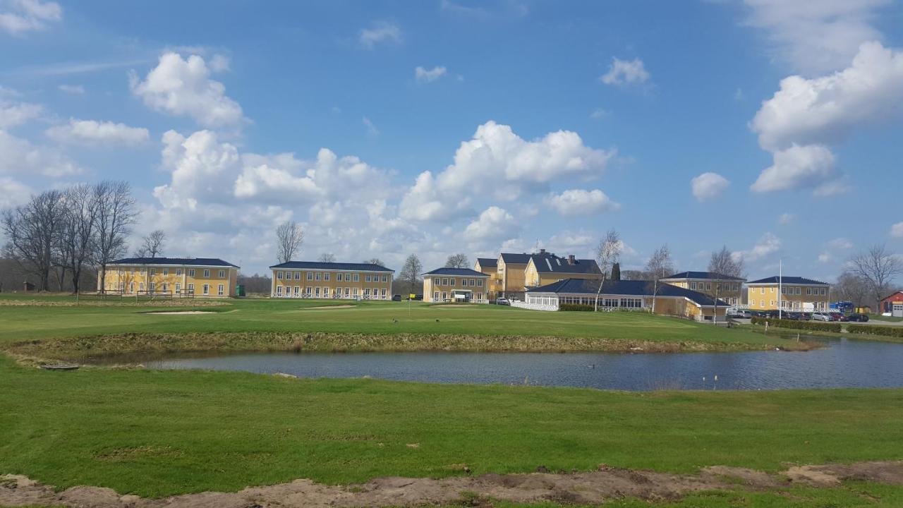 Melleruds Golfklubb Bed & Breakfast Extérieur photo